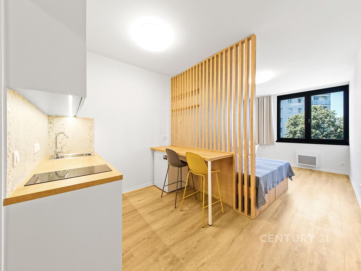 Pronájem bytu 1+kk 27 m²
