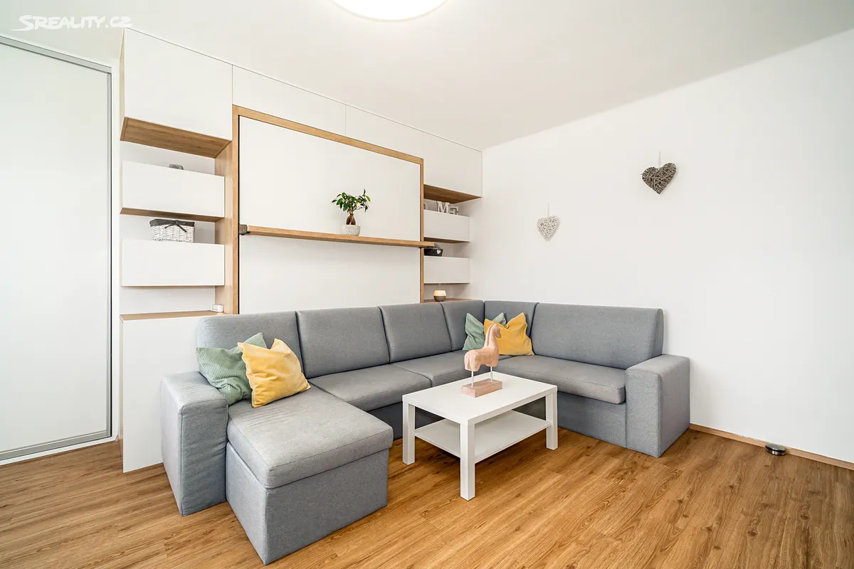 Prodej bytu 2+kk 56 m² – pohled 2