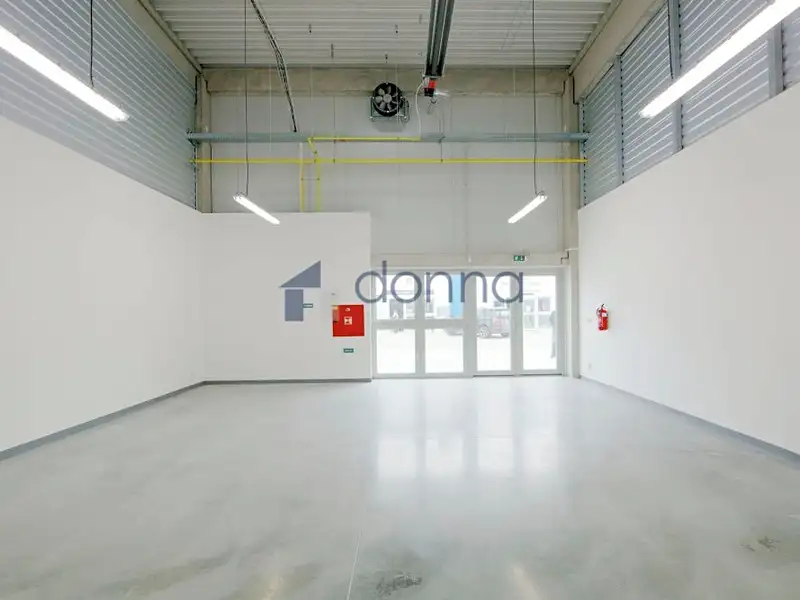 Pronájem skladového prostoru 205 m², Praha – náhled fotky 2