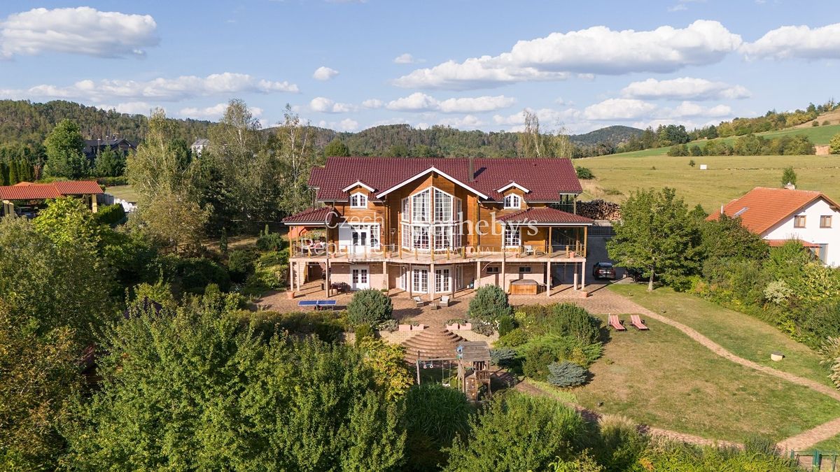 Prodej vily 750 m², pozemek 2400 m²