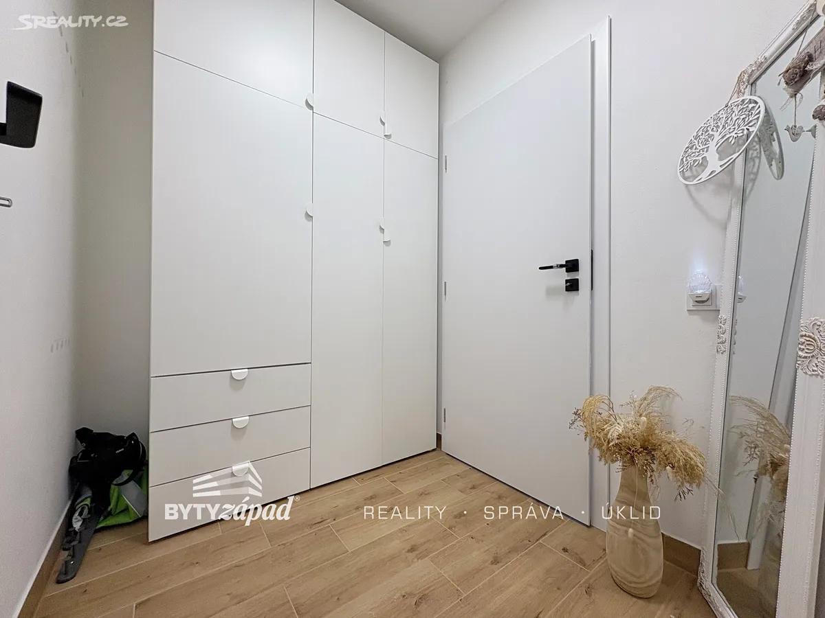 Pronájem bytu 1+kk 22 m² – pohled 5