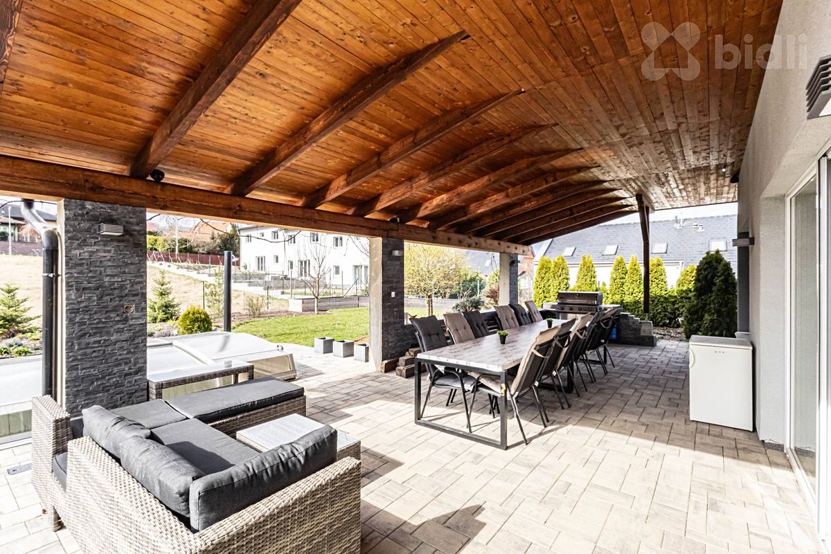 Prodej rodinného domu 318 m², pozemek 981 m² – fotografie 2