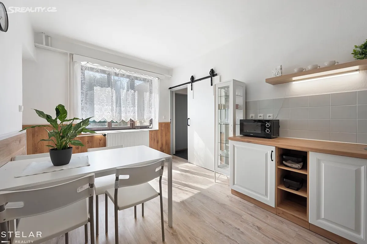 Prodej rodinného domu 220 m², pozemek 300 m² - Widok 6