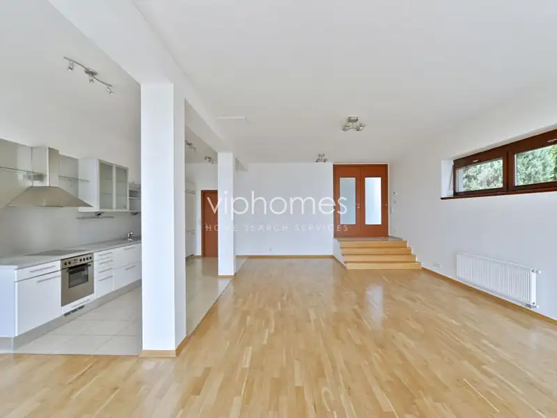 Pronájem rodinného domu 360 m², pozemek 857 m², Praha – náhled fotky 3