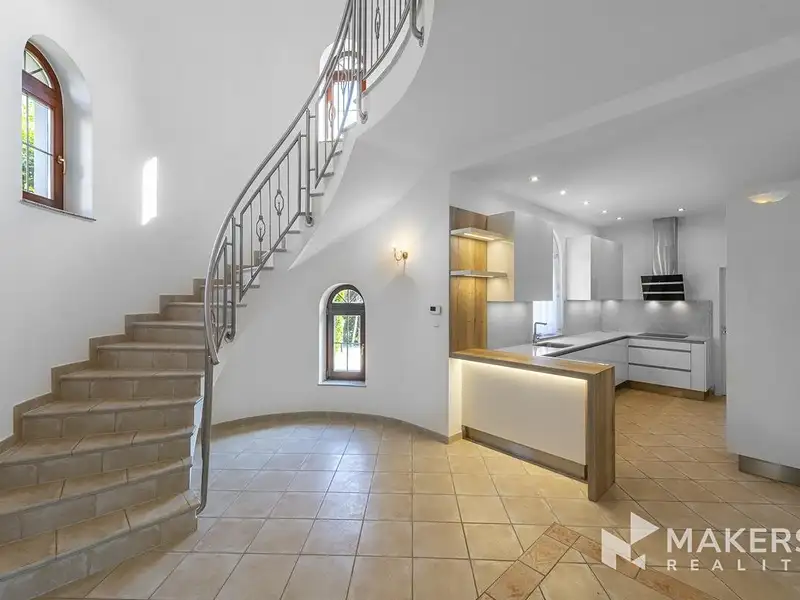 Pronájem vily 254 m², pozemek 779 m², Praha – náhled fotky 1