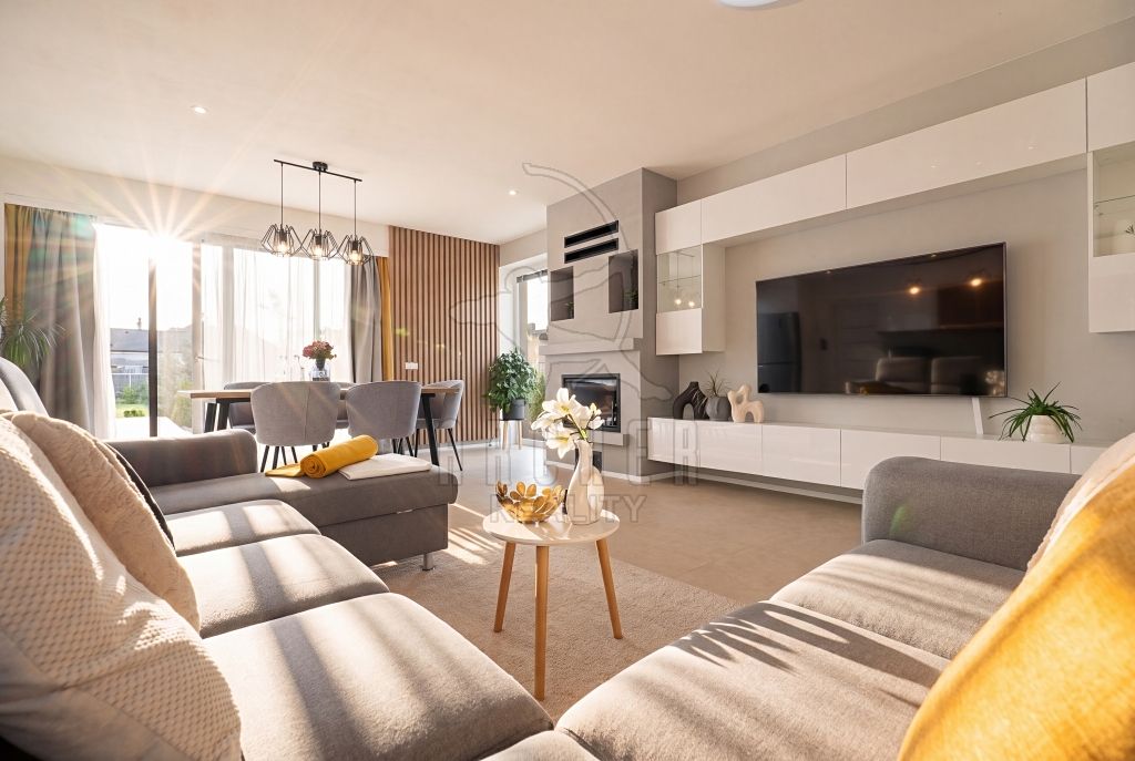 Prodej rodinného domu 174 m², pozemek 799 m² – fotografie 2