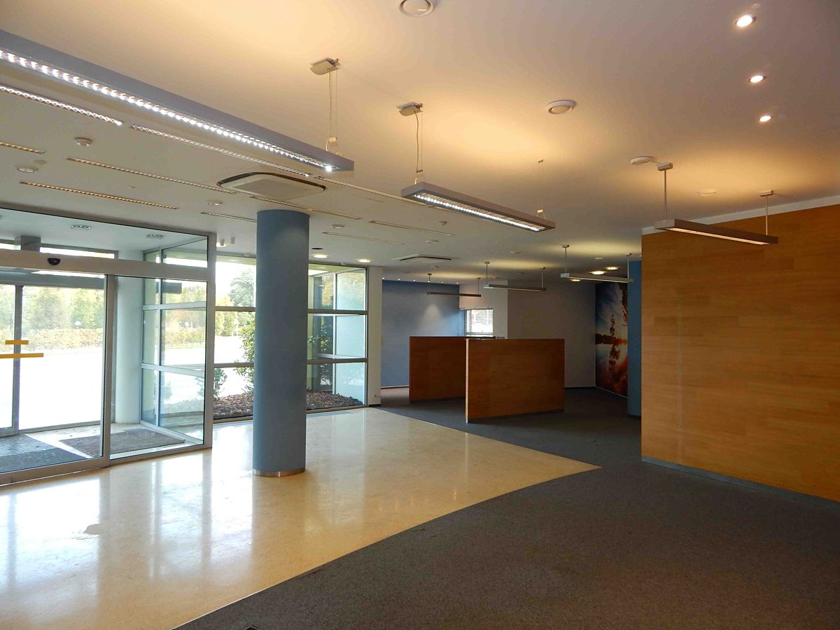 Pronájem obchodního prostoru 193 m² – fotografie 2