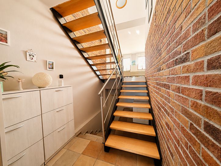 Prodej rodinného domu 220 m², pozemek 290 m² – fotografie 4