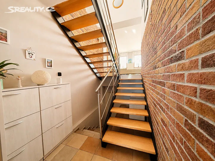 Prodej rodinného domu 220 m², pozemek 290 m² – pohled 4