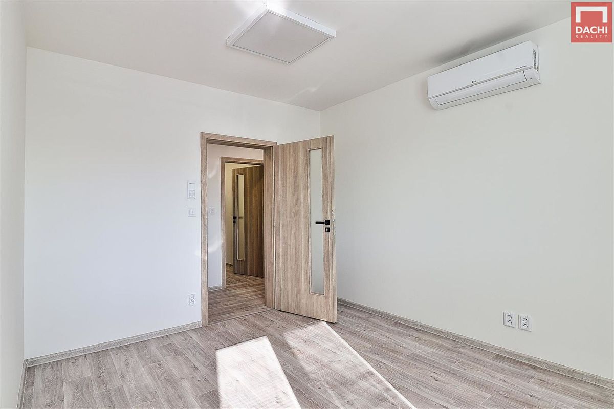 Pronájem kanceláře 67 m² – fotografie 2