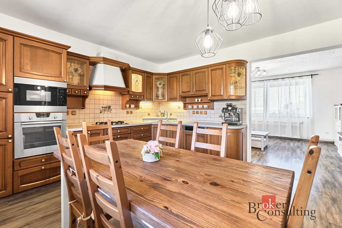 Prodej rodinného domu 148 m², pozemek 1050 m² – fotografie 5