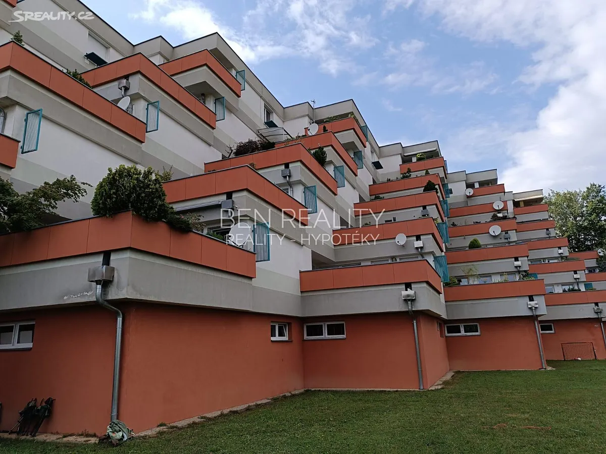 Pronájem bytu 2+kk 72 m² – pohled 2