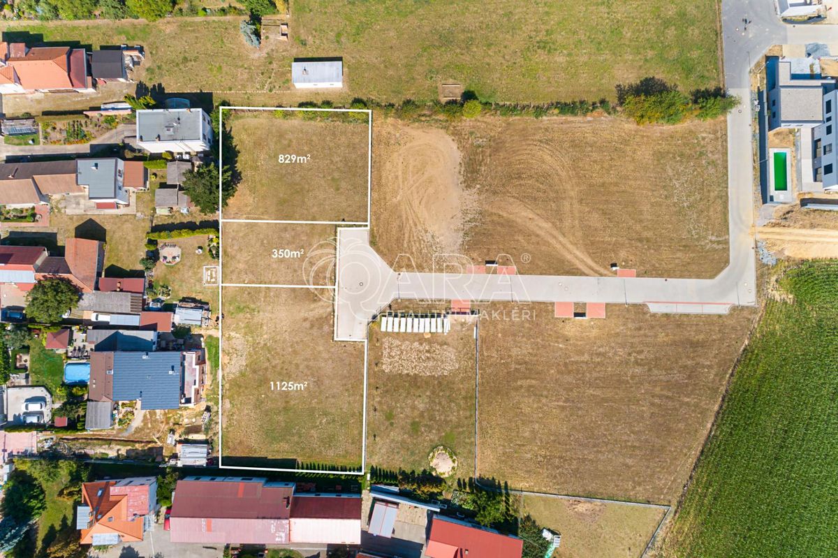 Prodej stavebního pozemku 2304 m², Vestec – fotka 1 z 3