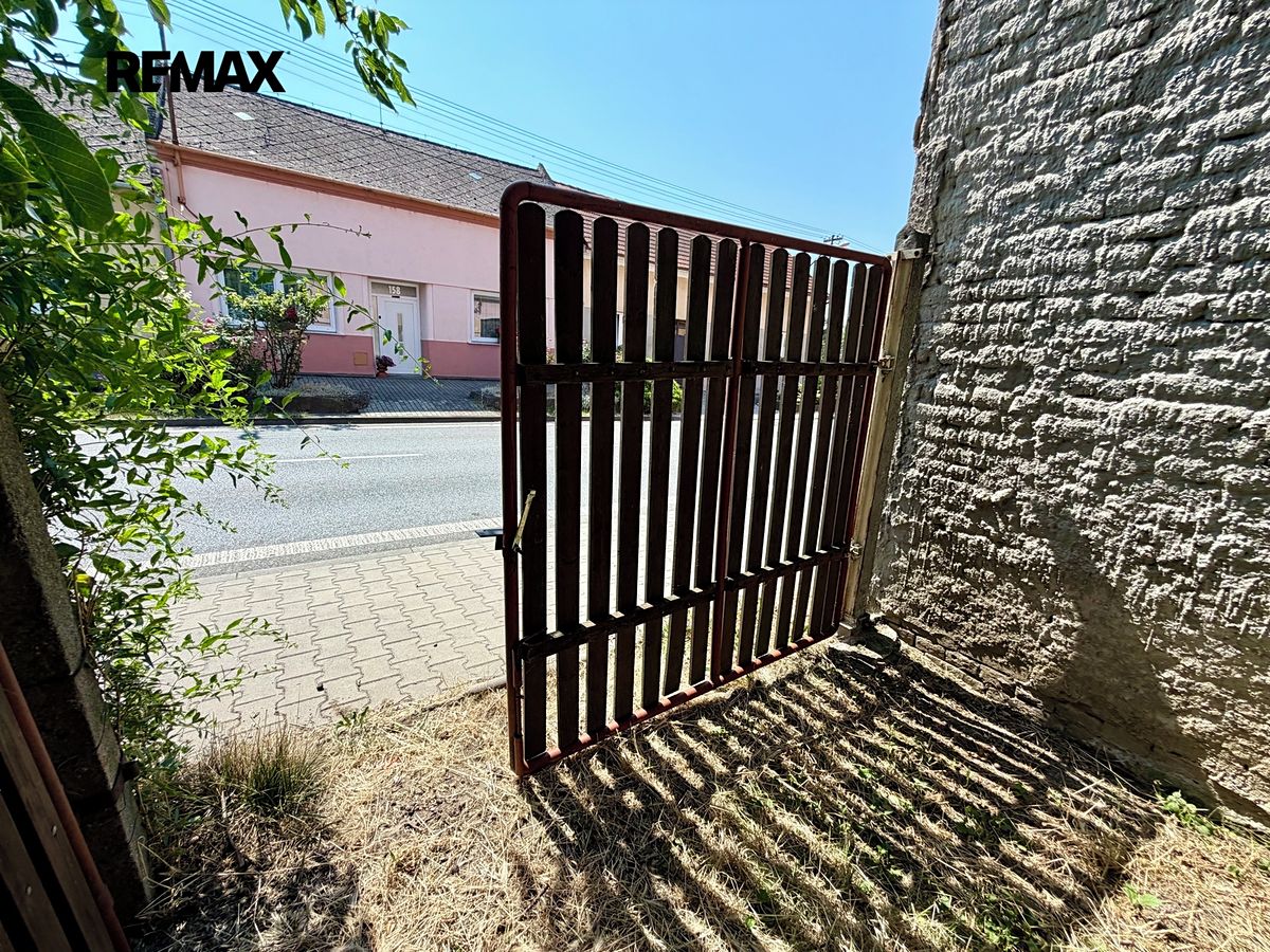 Prodej stavebního pozemku 256 m² – fotografie 3