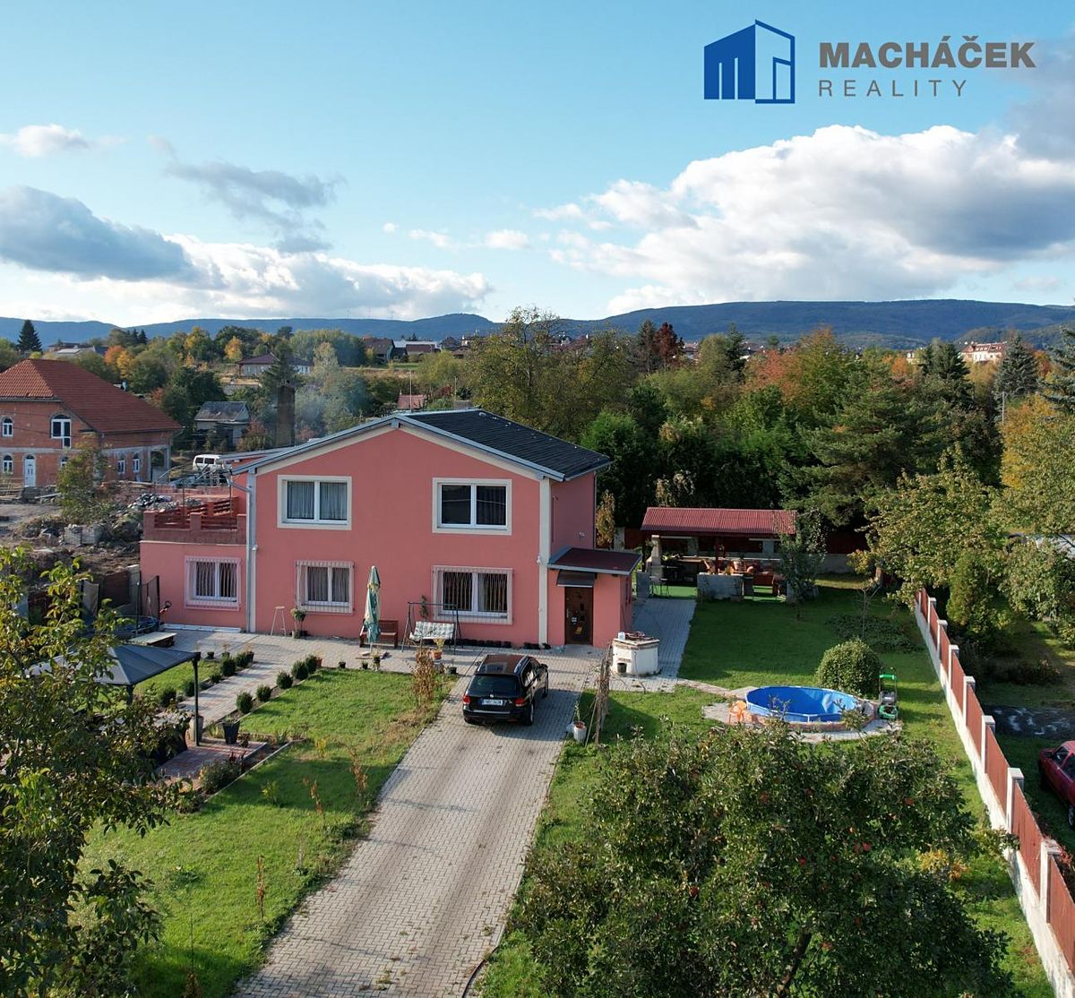 Prodej rodinného domu 252 m², pozemek 1468 m²