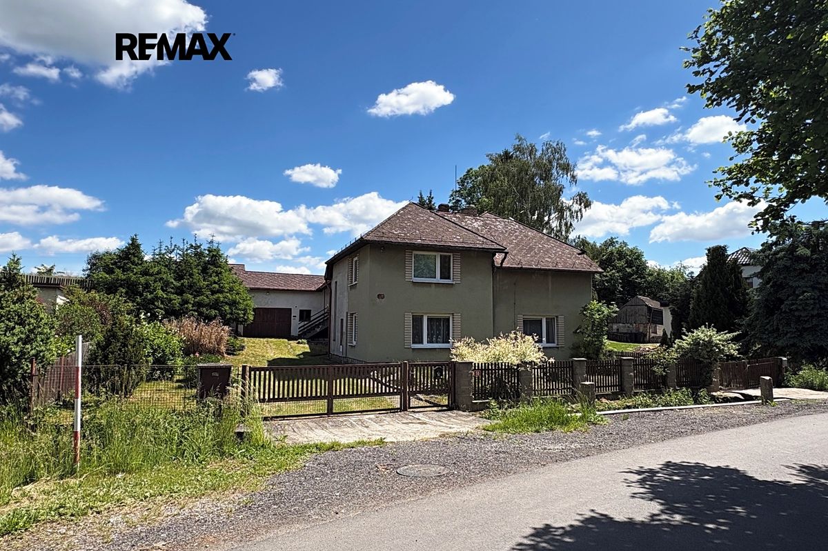 Prodej rodinného domu 240 m², pozemek 676 m²