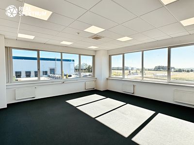 Pronájem kanceláře 600 m²