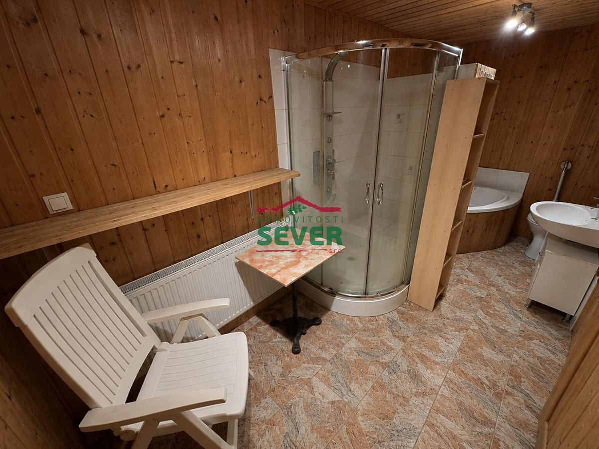 Prodej rodinného domu 220 m², pozemek 1698 m² – fotografie 5