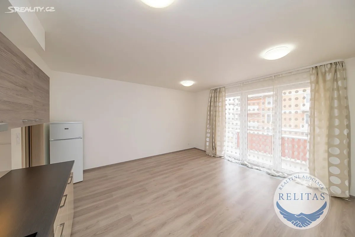Pronájem bytu 1+kk 34 m² – pohled 4
