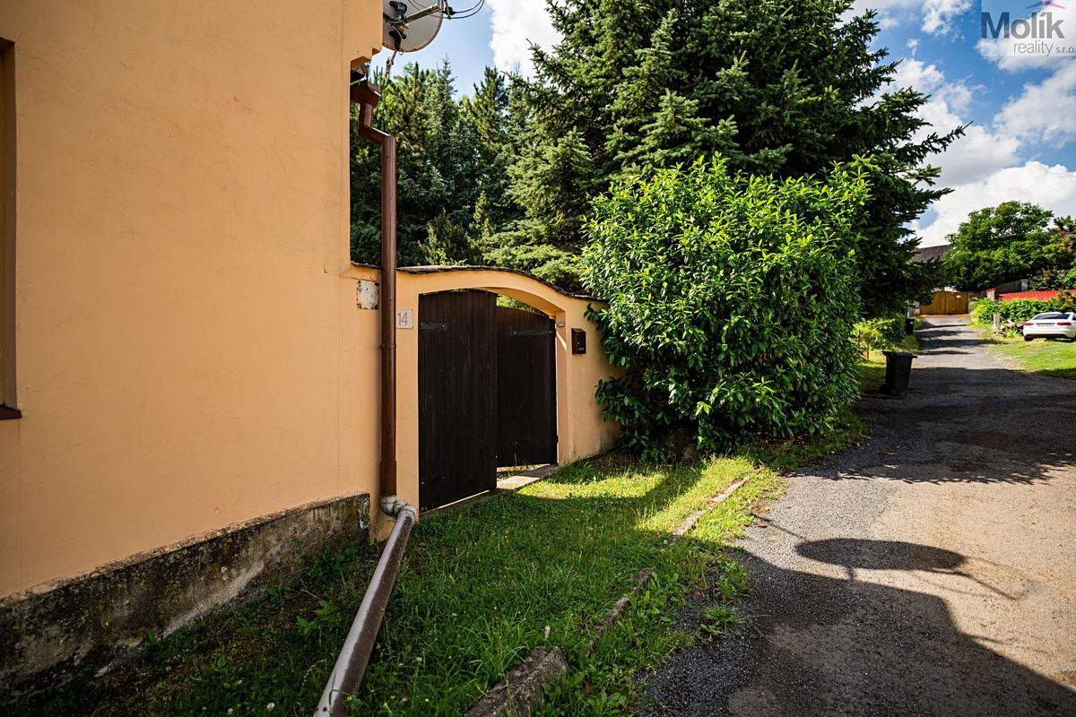 Prodej rodinného domu 176 m², pozemek 775 m² – fotografie 2