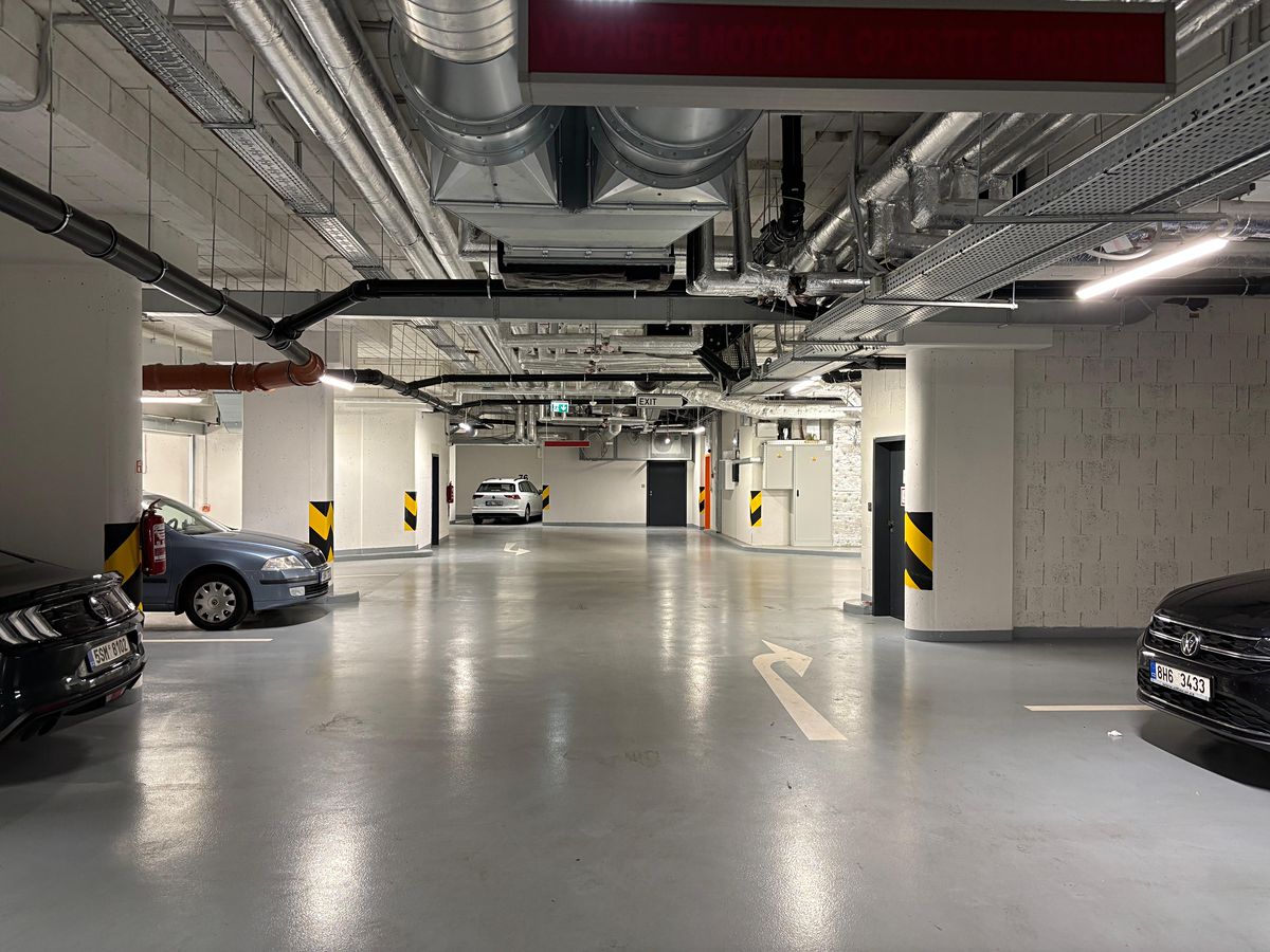 Pronájem garážového stání 12 m² – fotografie 3