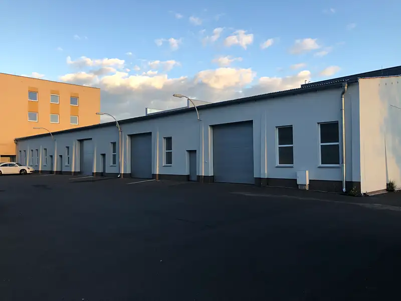 Pronájem skladového prostoru 550 m², Dalovice – náhled fotky 1