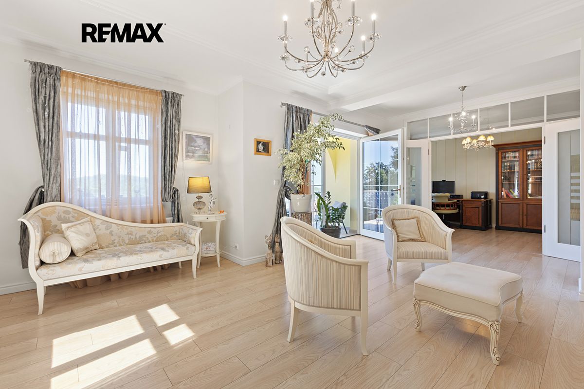 Prodej rodinného domu 321 m², pozemek 1995 m² – fotografie 2