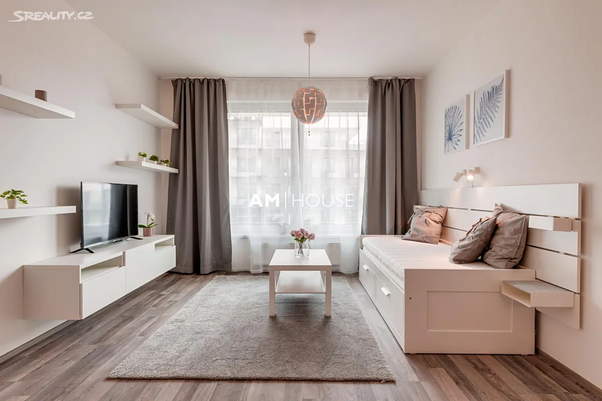 Pronájem bytu 1+kk 37 m², Praha