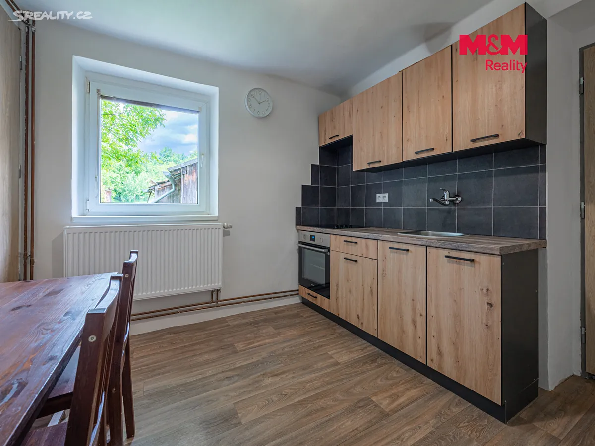 Prodej rodinného domu 140 m², pozemek 2049 m² – pohled 6