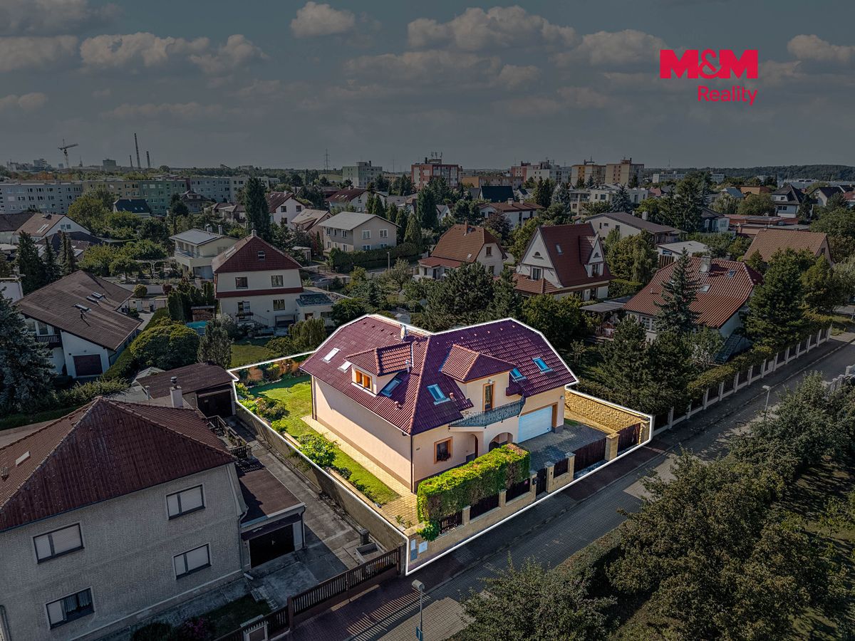 Prodej rodinného domu 269 m², pozemek 673 m² – fotografie 2