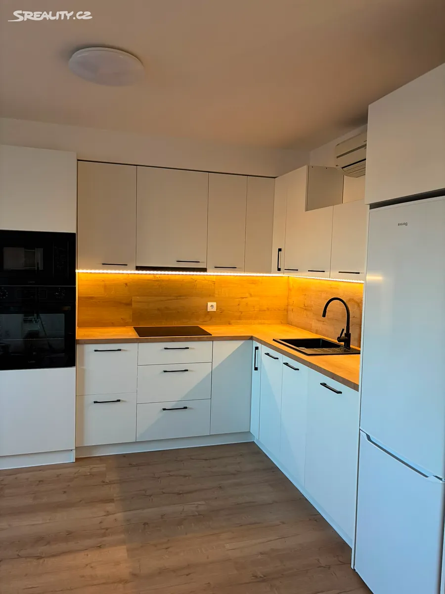 Pronájem bytu 2+kk 71 m² – pohled 3