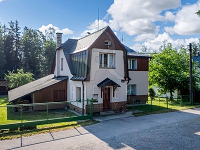 Prodej  rodinného domu 223 m², pozemek 2 579 m²