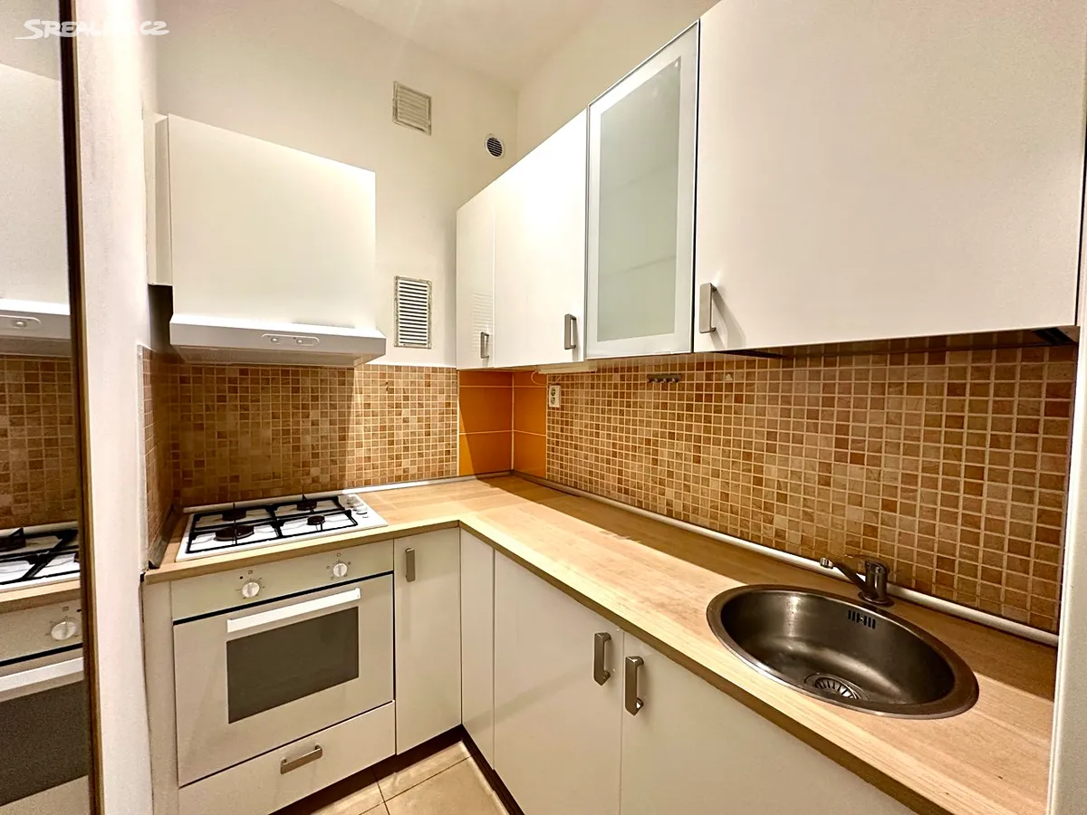 Pronájem bytu 2+kk 45 m² – pohled 2