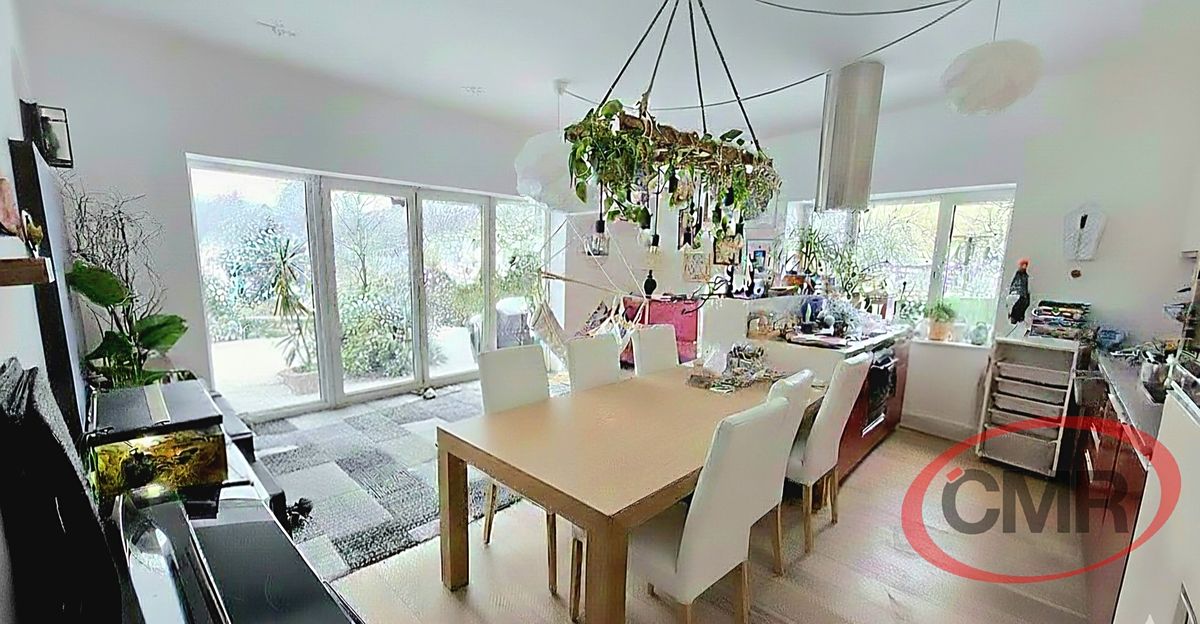 Pronájem rodinného domu 200 m², pozemek 534 m² – fotografie 2