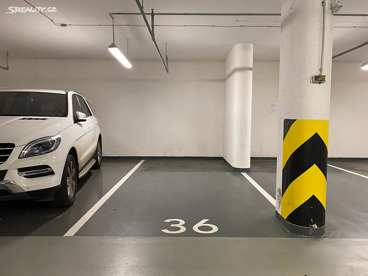 Pronájem garážového stání 13 m², Praha