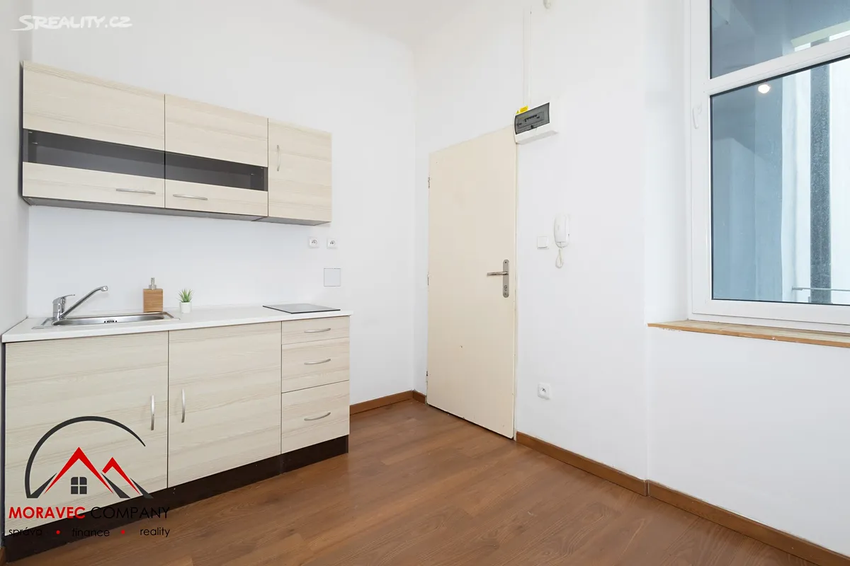 Pronájem bytu 1+1 37 m² – pohled 2