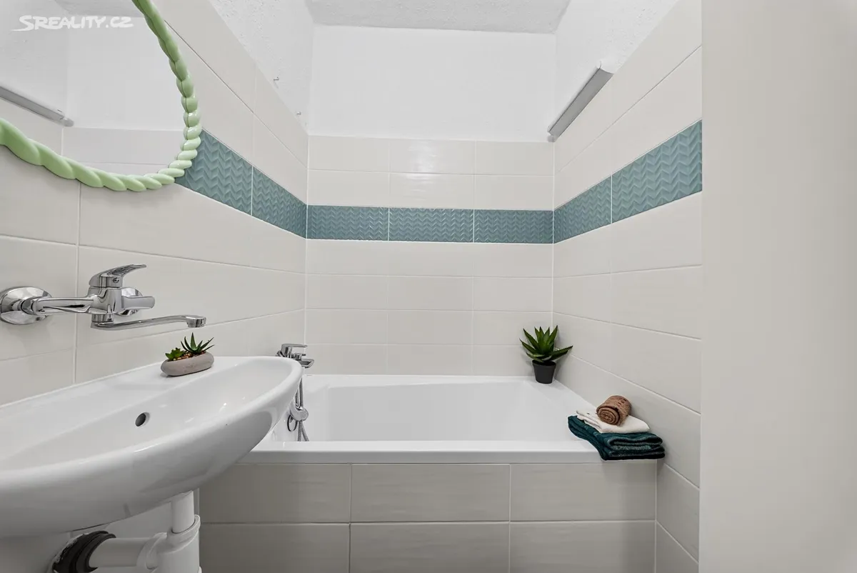 Prodej bytu 2+kk 50 m² – pohled 2