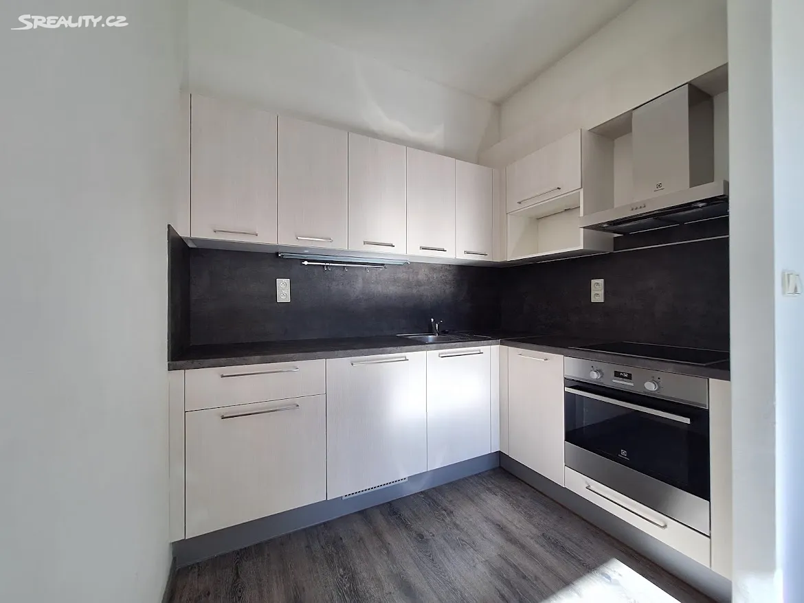 Pronájem bytu 1+kk 31 m², Praha
