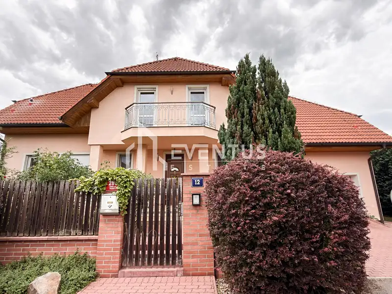 Prodej rodinného domu 300 m², pozemek 803 m², Praha – náhled fotky 2