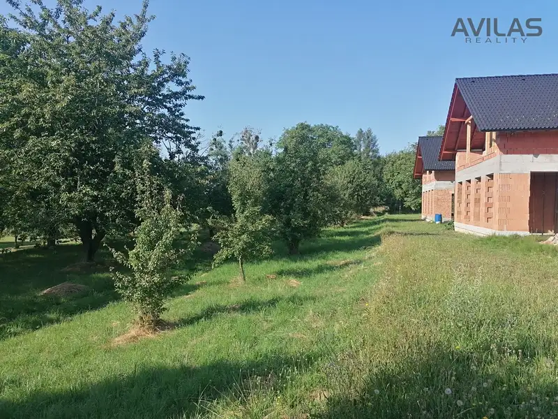 Prodej stavebního pozemku 2940 m², Votice – náhled fotky 1