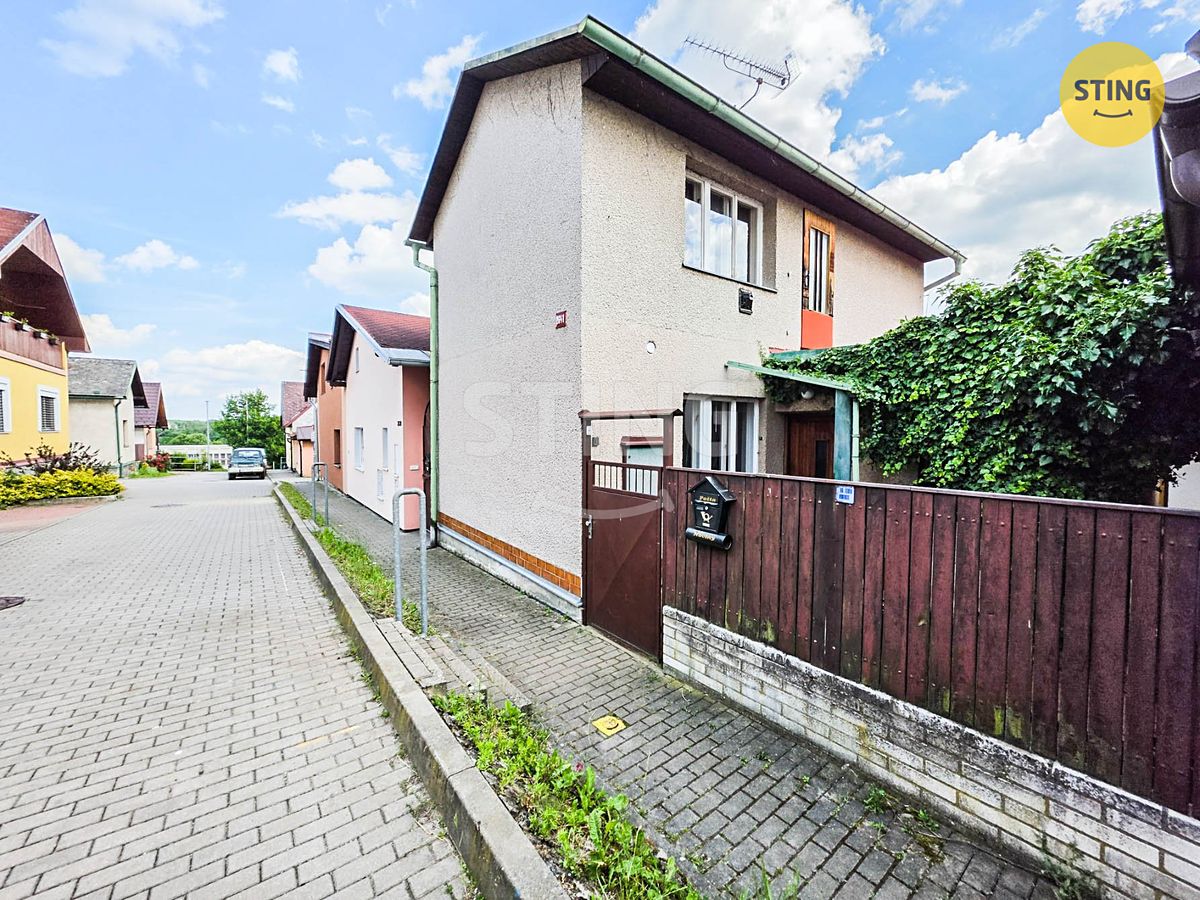 Prodej rodinného domu 81 m², pozemek 220 m² – fotografie 2