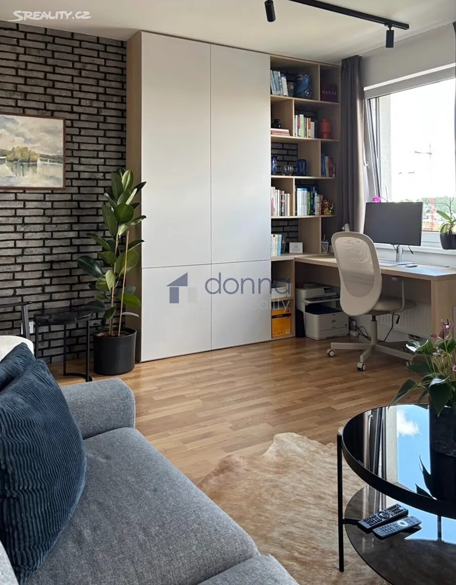 Pronájem bytu 1+kk 49 m² – pohled 4