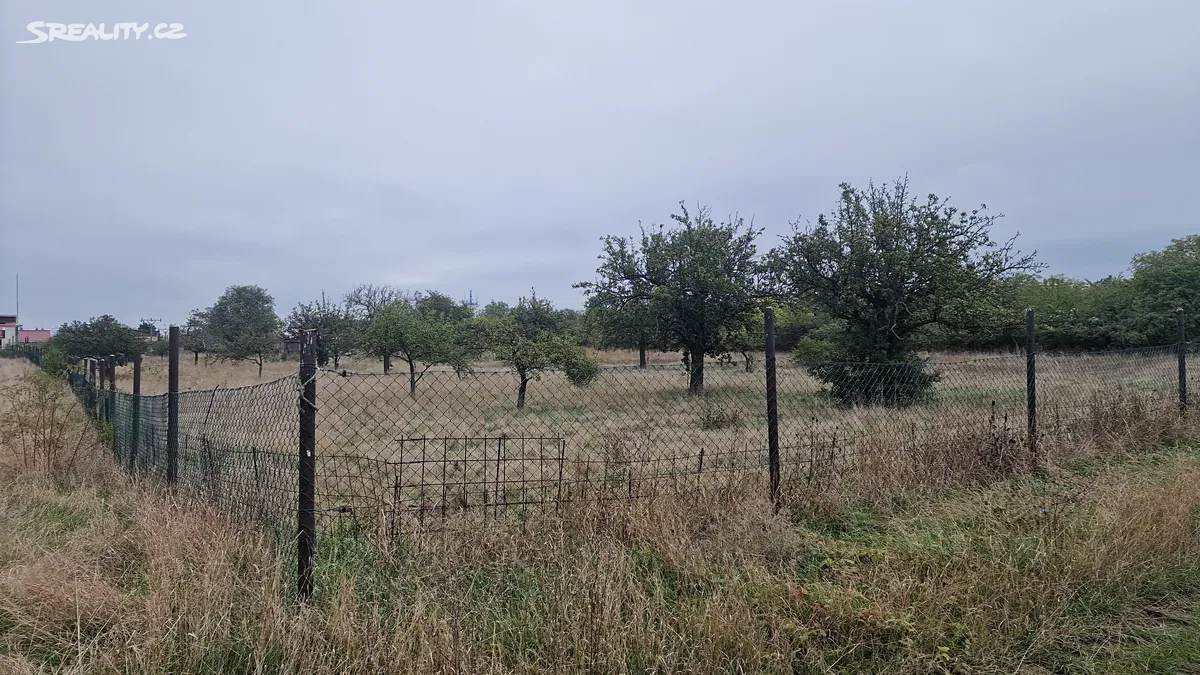 Prodej stavebního pozemku 9076 m², Slaný