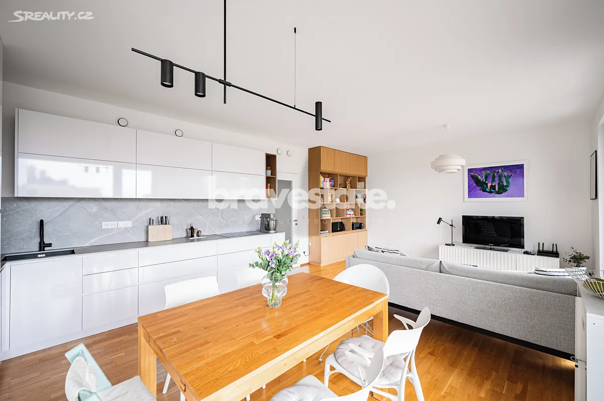 Pronájem bytu 3+kk 80 m² – pohled 3