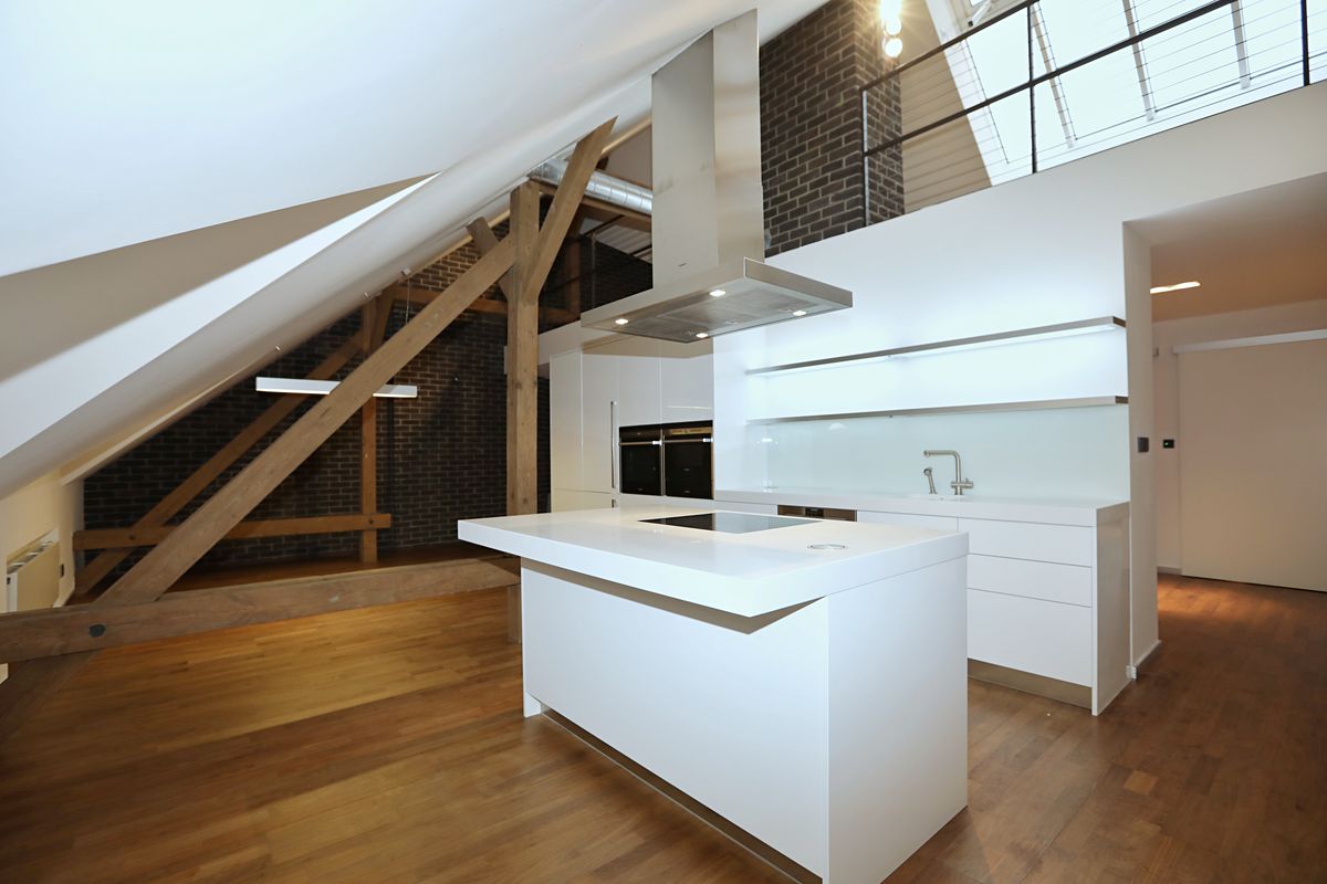 Pronájem bytu 6 pokojů a více 296 m², Praha – fotka 1 z 3