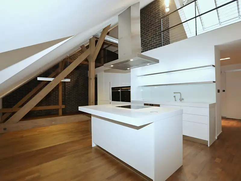 Pronájem bytu 6 pokojů a více 296 m², Praha – náhled fotky 1