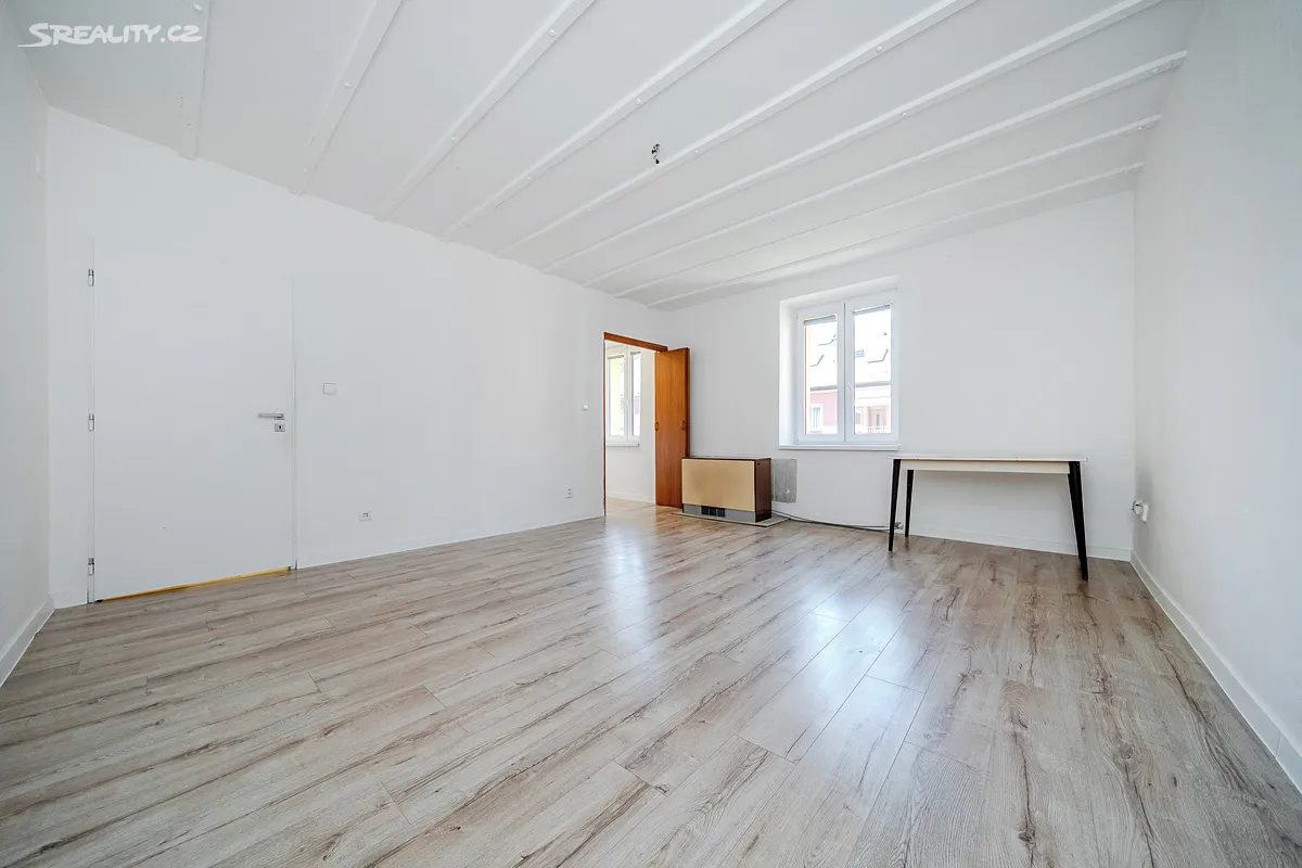 Pronájem bytu 1+1 38 m² – pohled 3