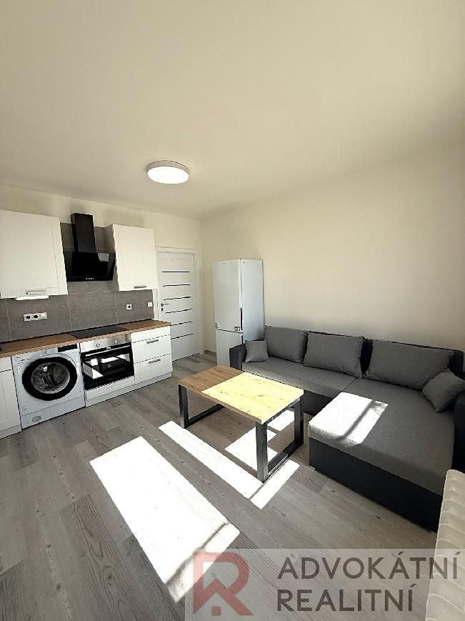 Pronájem bytu 2+kk 36 m² – fotografie 2