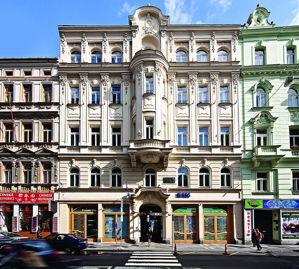 Pronájem kanceláře 369 m²