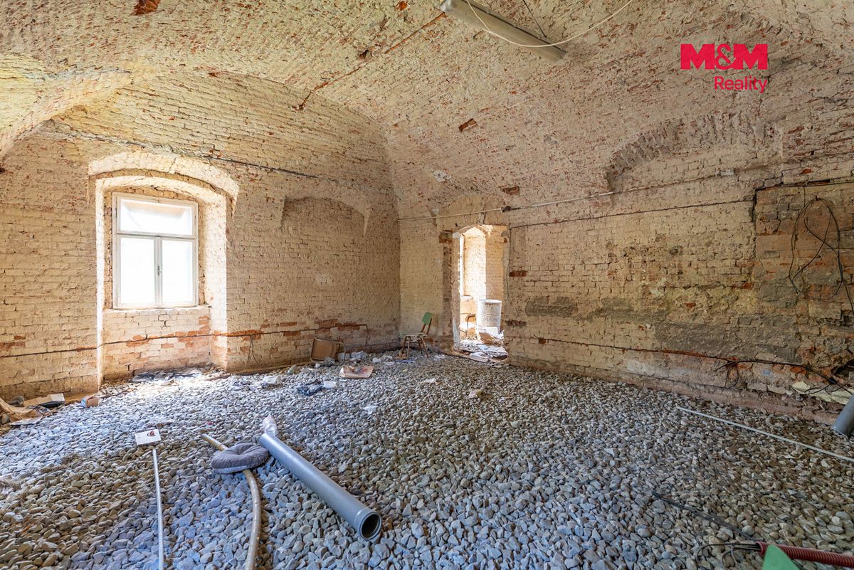 Prodej rodinného domu 240 m², pozemek 852 m² – fotografie 3